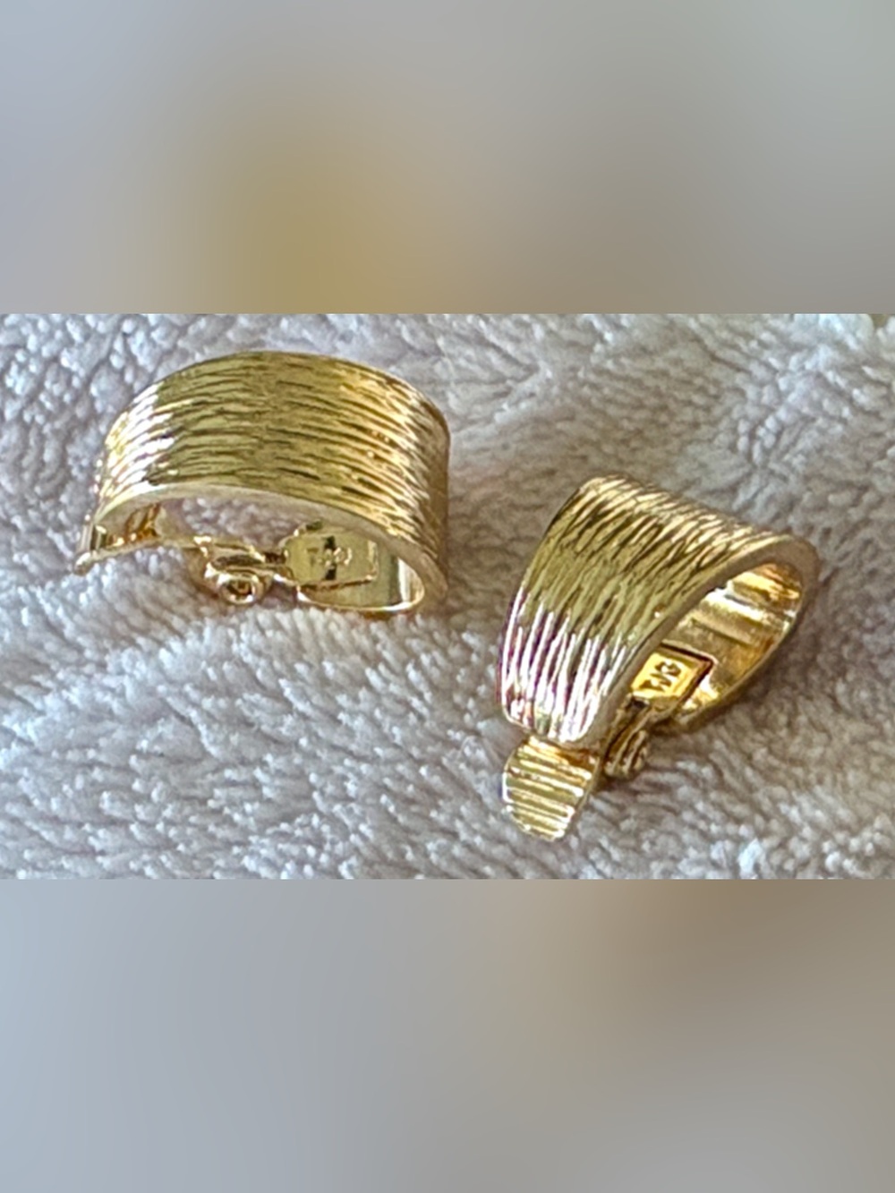 Gold Ribbed Clip-On Earrings — Women's Fashion Jewelry